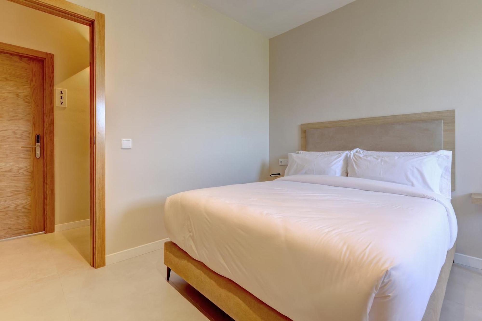 Hostal Puerta Almar Естепона Екстериор снимка