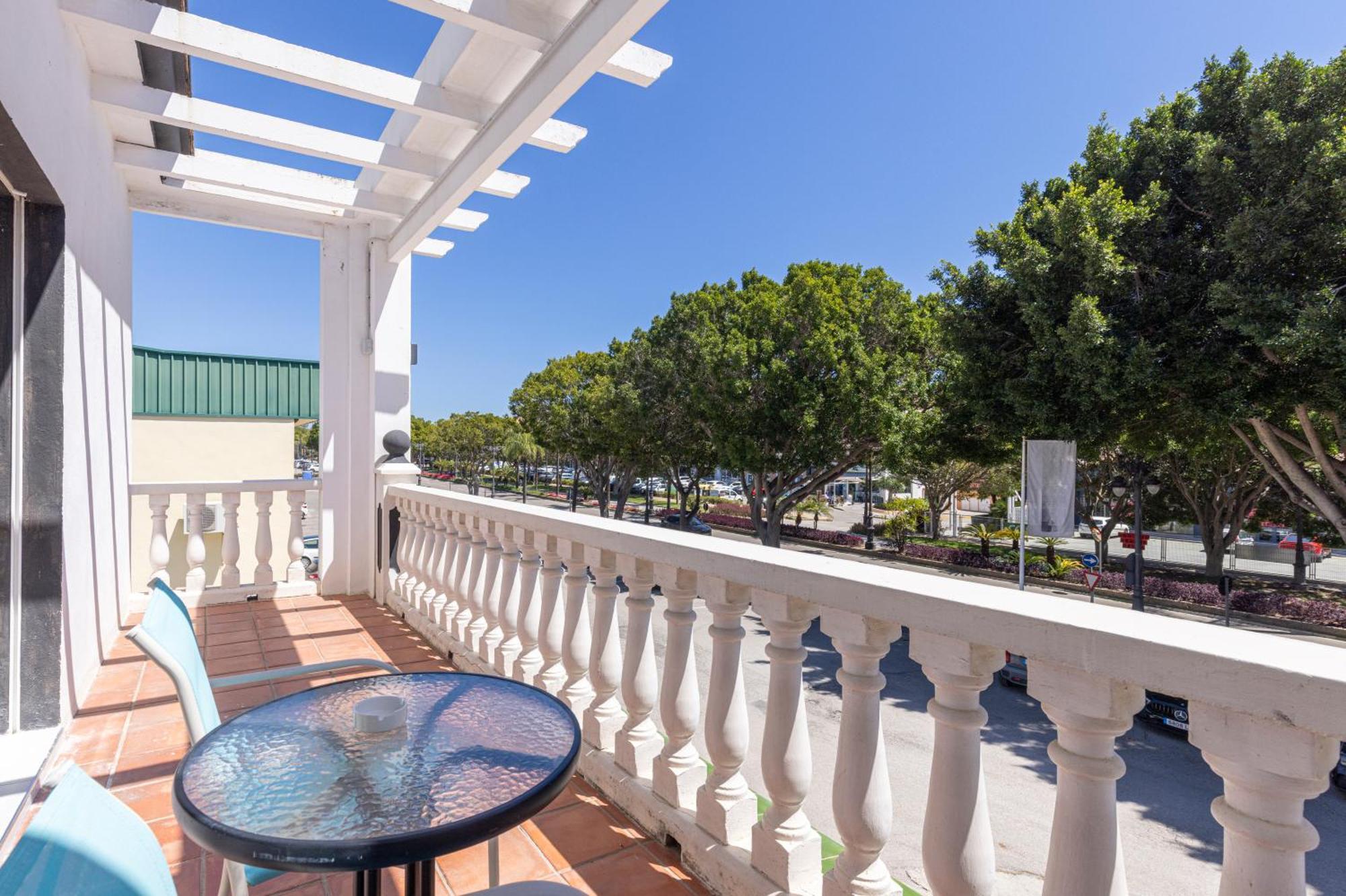 Hostal Puerta Almar Естепона Екстериор снимка