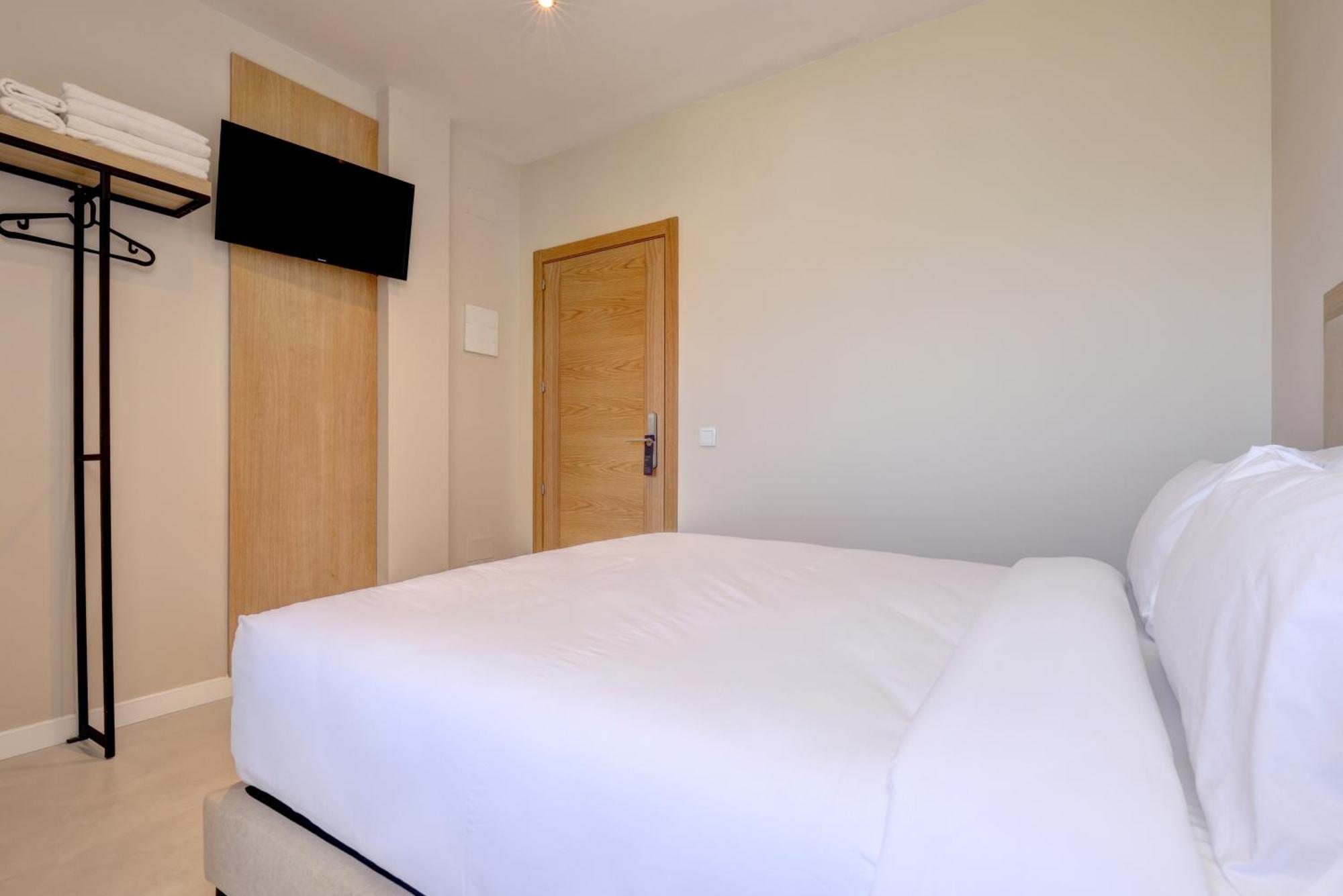 Hostal Puerta Almar Естепона Екстериор снимка