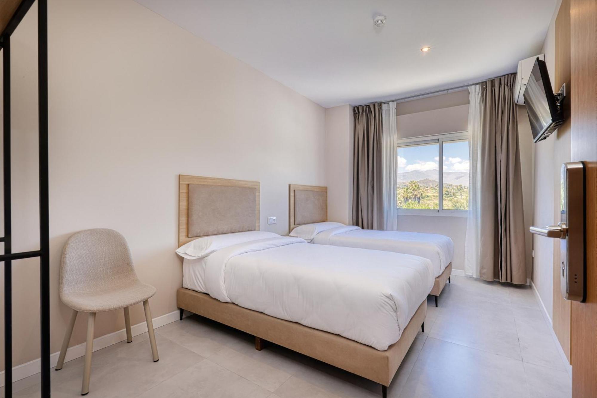 Hostal Puerta Almar Естепона Екстериор снимка