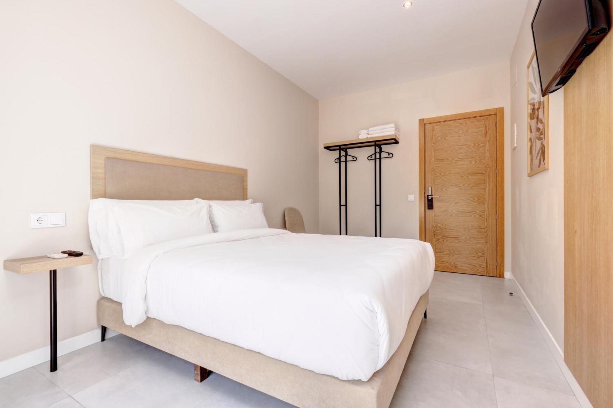 Hostal Puerta Almar Естепона Екстериор снимка